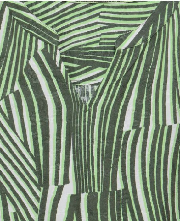 Cecil Mekko Dobby 143961 Cecil kivan rento mekko. Materiaali miellyttavan ohutta viskoosia. Mekossa on kivat leikkaukset ja
