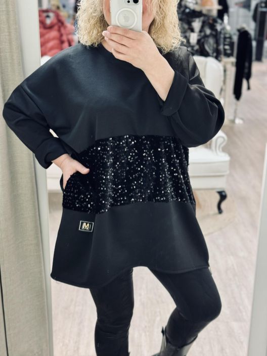 New Collection Tunika PaljettiCollege 2092 Plusmallistoa New Collection makea collegetunika. Jujuna on edessa raita New Collection Tunika PaljettiCollege 2092 Plusmallistoa New Collection makea collegetunika. Jujuna on edessa raita