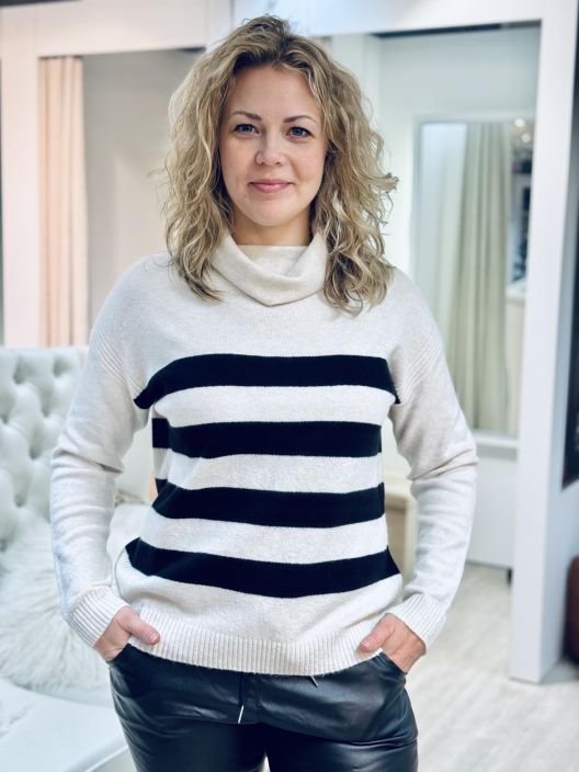 Cecil NeulePoolo 303395 Cecil raitapoolo kivan ohutta ja pehmeaa neulosta. Sivuilla, hihansuussa ja helmassa ryhtia ja