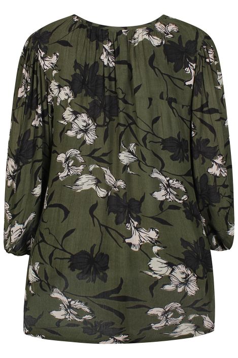 Ze-Ze Pusero Anabella 500820 Ze-Ze pusero mukavan ohutta viskoosikreppia. Paantiella on sopot solmittavat nauhat. Puserossa Ze-Ze Pusero Anabella 500820 Ze-Ze pusero mukavan ohutta viskoosikreppia. Paantiella on sopot solmittavat nauhat. Puserossa