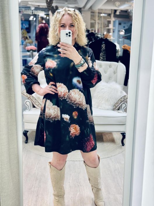 Gozzip Tunika/Mekko Abigail 256052 Peony Print tuotekuva 2 Gozzip Tunika/Mekko Abigail 256052 Peony Print tuotekuva 2