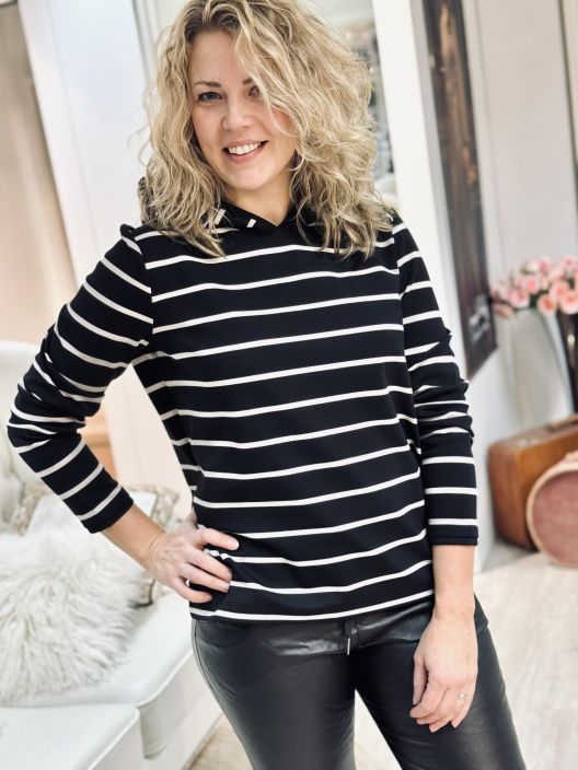 Cecil CollegeHuppari 323825 Cecil raitahuppari kivan ohutta ja pehmeaa collegea. Malli on yksinkertaisen helppo ja jujuna on