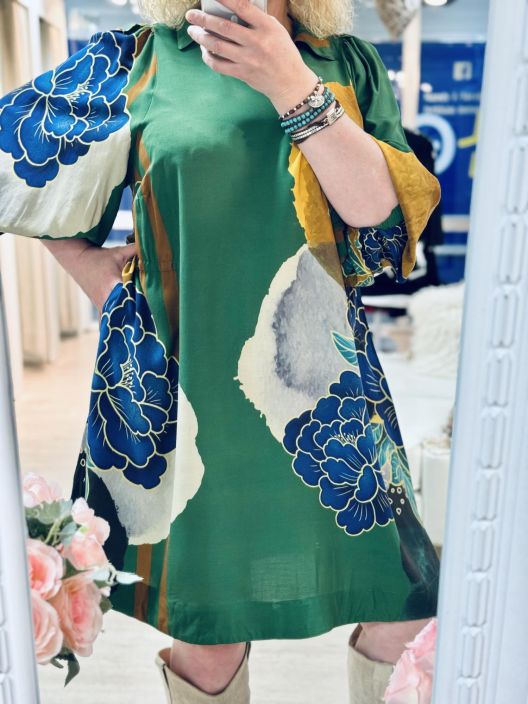 Gozzip Tunika/Mekko Camilla 256022 Green Print Plusmallistoa Gozzip a-linjainen tunikamekko ihanan pehmeaa viskoosia. Gozzip Tunika/Mekko Camilla 256022 Green Print Plusmallistoa Gozzip a-linjainen tunikamekko ihanan pehmeaa viskoosia.