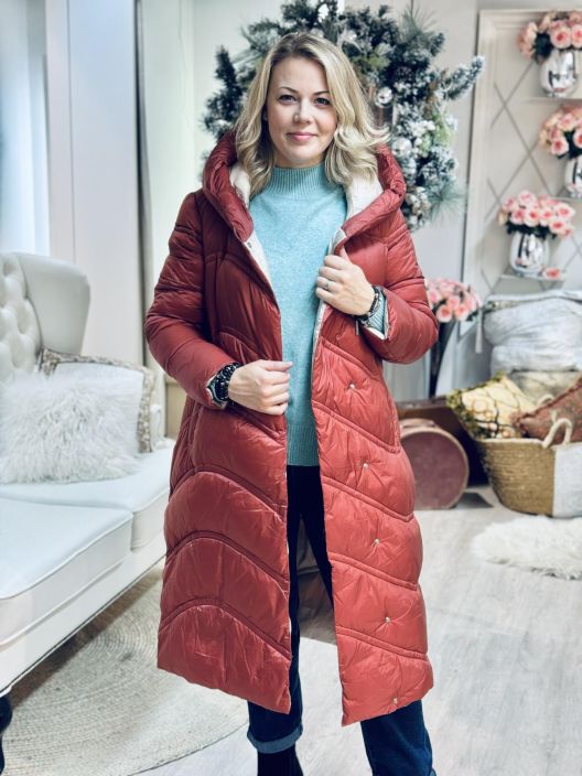 New Collection Toppatakki 6892 New Collection toppatakki makealla aaltoilevalla tikkausella. Kankaan pinta on siftaava ja