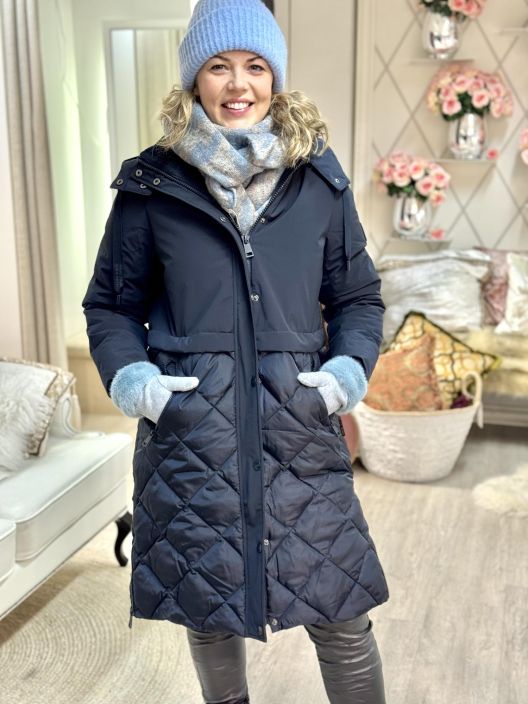 Cecil ToppaTakki 101286 Cecil toppatakki kivoilla yksityiskohdilla. Ylaosa ja hihat on mattapintaista parkahenkista Cecil ToppaTakki 101286 Cecil toppatakki kivoilla yksityiskohdilla. Ylaosa ja hihat on mattapintaista parkahenkista