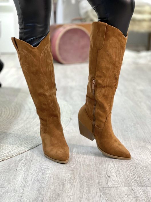 New Collection Bootsit Cowboy 2126 New Collection kevyet bootsit tekstiilimokkaa. Varret on makeasti koristeltu tikkauksilla