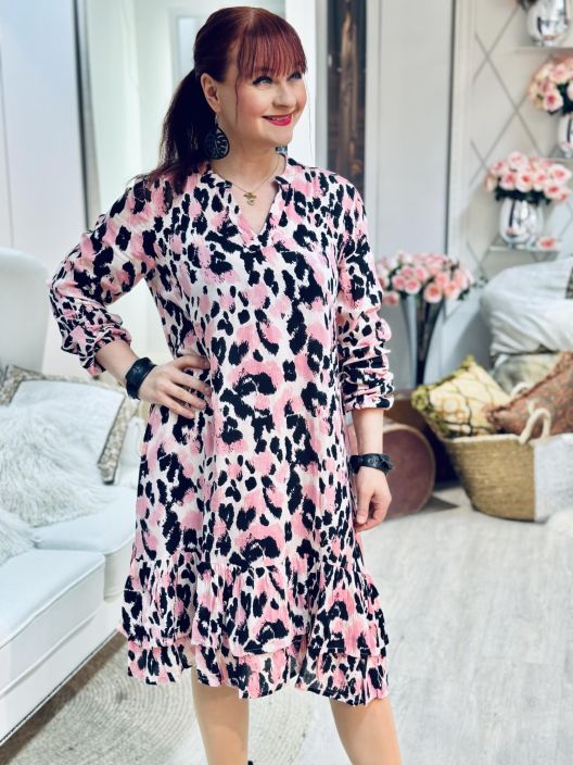 ZE-ZE Mekko Cindy 500970 Pale Rose Ze-Ze a-linjainen mekko mukavan ohutta ja pehmeaa viskoosikreppia. Mallissa on kivan