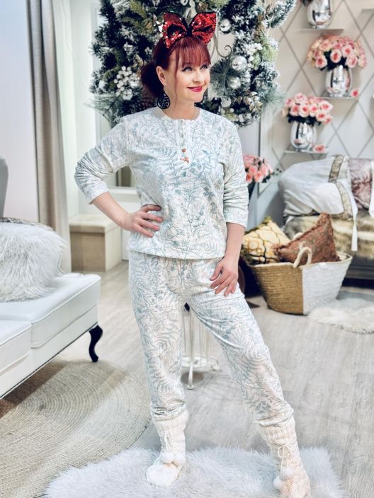 New Collection Pyjama/Oloasu 882 New Collection pyjama/oloasu ihanan pehmeaa ja joustavaa. Sisapuoli on fleecea eli todella