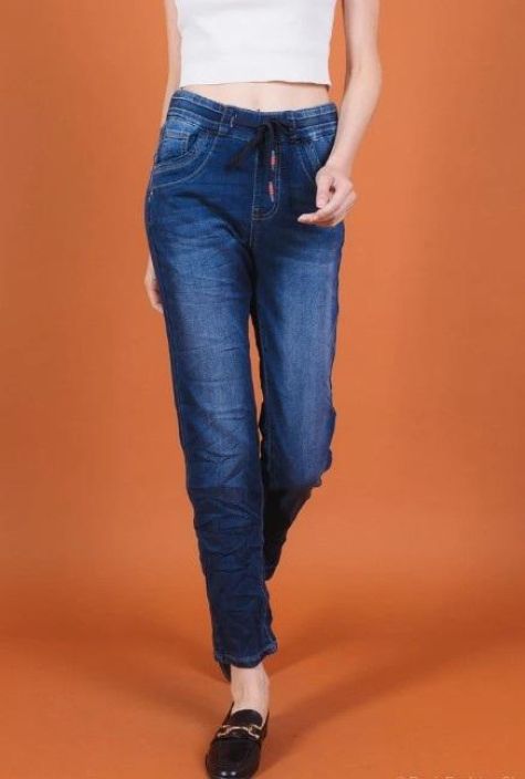 New Collection FarkkuJoggerit 6382 New Collection kivasti kulutuspestyt farkkujoggerit ohutta ja pehmeaa joustopuuvillaa.