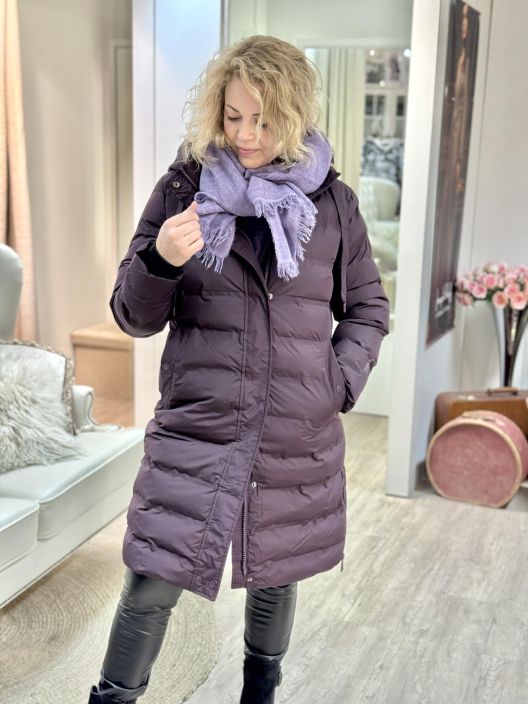 Cecil Toppatakki 101338 Dark Plum Cecil toppatakki tumman luumun varissa. Vetoketju aukeaa katevasti kahteen suuntaan ja