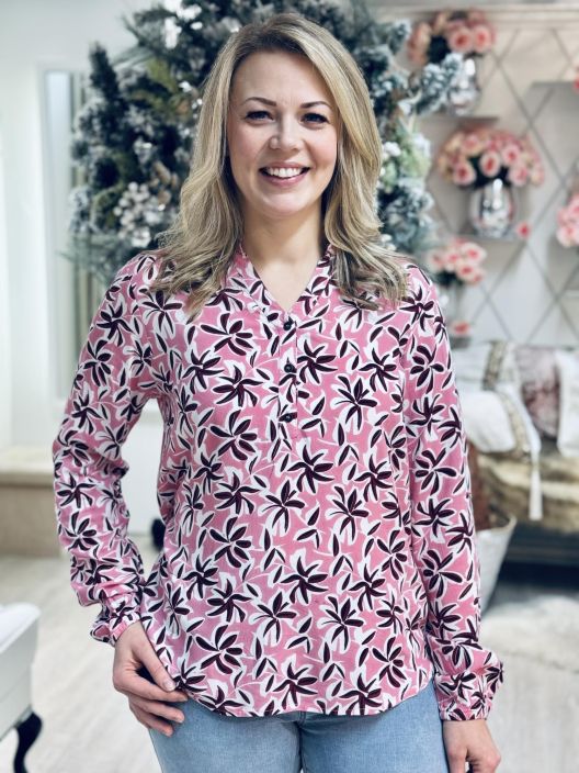 ZE-ZE Pusero Relly 500967 ZE-ZE pusero mukavan ohutta ja pehmeaa viskoosia. Puserossa on kivan avoin paantie ja paantien