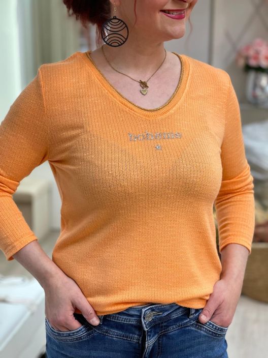 New Collection T-Paita Boheme 16665 New Collection t-paita ohutta ja superpehmeaa viskoosineulosta. Puserossa on kauniisti New Collection T-Paita Boheme 16665 New Collection t-paita ohutta ja superpehmeaa viskoosineulosta. Puserossa on kauniisti