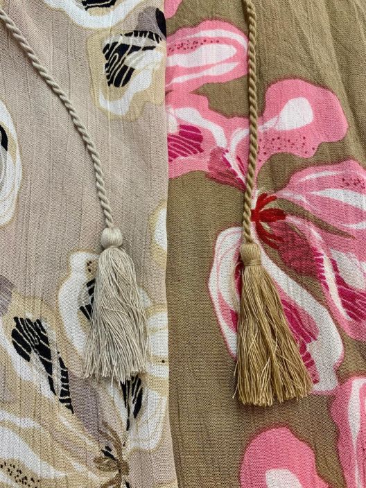 ZE-ZE Pusero Doma Viskoosi 501052 Ze-Ze pusero mukavan ohutta ja pehmeaa kreppiviskoosia. paantie on kivan avoin ja takana