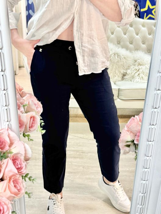 Cecil Housut Tracey 380394 Cecil vajaamittaiset housut todella mukavan ohutta puuvillasekoitetta. Housussa mukavuutta tuo Cecil Housut Tracey 380394 Cecil vajaamittaiset housut todella mukavan ohutta puuvillasekoitetta. Housussa mukavuutta tuo