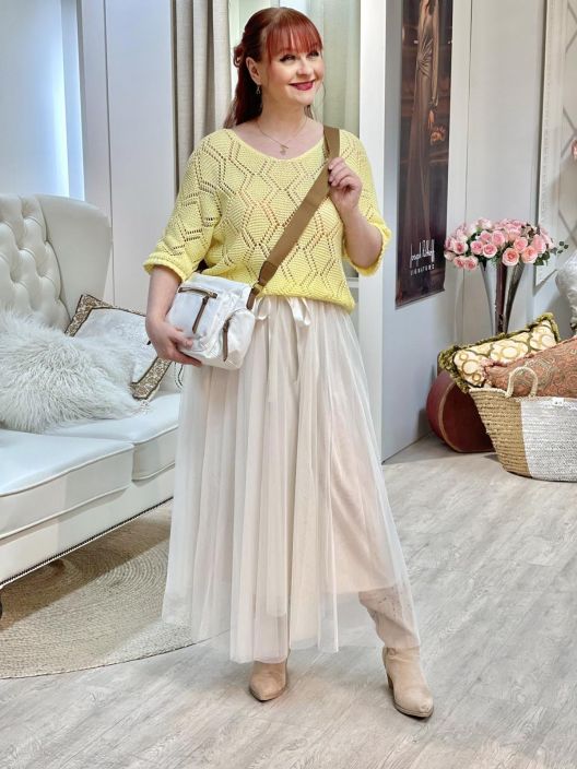 New Collection Tyllihame 0280 New Collection kaunis tyllihame. Malli on kellohelmainen ja vyotarolla mukavuutta antaa