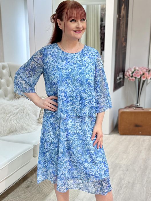 Godske Sifonkimekko 6058 Godske upea kukallinen sifonkimekko. Alla on mukavan joustava vuori ja kauniisti kerrostettu helma. Godske Sifonkimekko 6058 Godske upea kukallinen sifonkimekko. Alla on mukavan joustava vuori ja kauniisti kerrostettu helma.