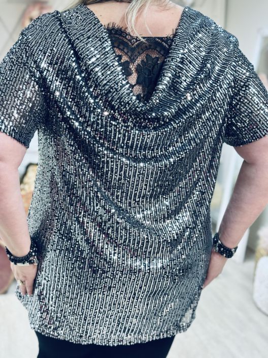 New Collection PaljettiTunika 6282 Plusmallistoa New Collection kauniisti kimaltava ja ihanasti joustava paljettitunika.