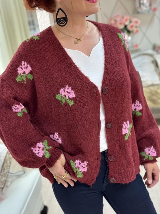 New Collection Neuletakki Sammy 8507 New Collection ihanan pehmea lyhyt oversize neuletakki. Neuletakissa on edessa napitus