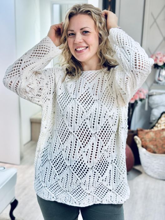 New Collection VerkkoNeulePusero Strassi 0934 New Collection verkkoneulepusero kimaltavilla strasseilla. Neulos on mukavan