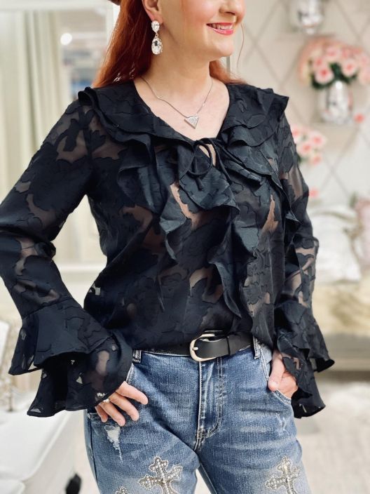 A-VIEW SifonkiPusero Floretta 6090 A-VIEW nayttava frillapusero kevytta ja osittain lapikuultavaa sifonkia. Paantiella ja