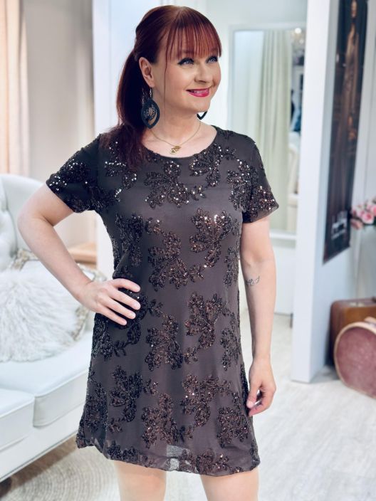 New Collection Paljettimekko/Tunika 24172 New Collection kauniisti kimaltava paljettikoristeltu mekko/tunika. Materiaalina New Collection Paljettimekko/Tunika 24172 New Collection kauniisti kimaltava paljettikoristeltu mekko/tunika. Materiaalina