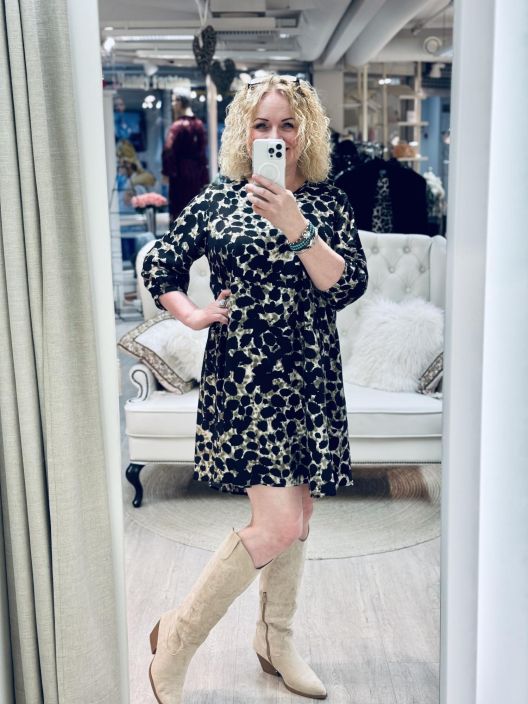 Studio TunikaMekko Birgitte 256817 Black-Green tuotekuva 1 Studio TunikaMekko Birgitte 256817 Black-Green tuotekuva 1