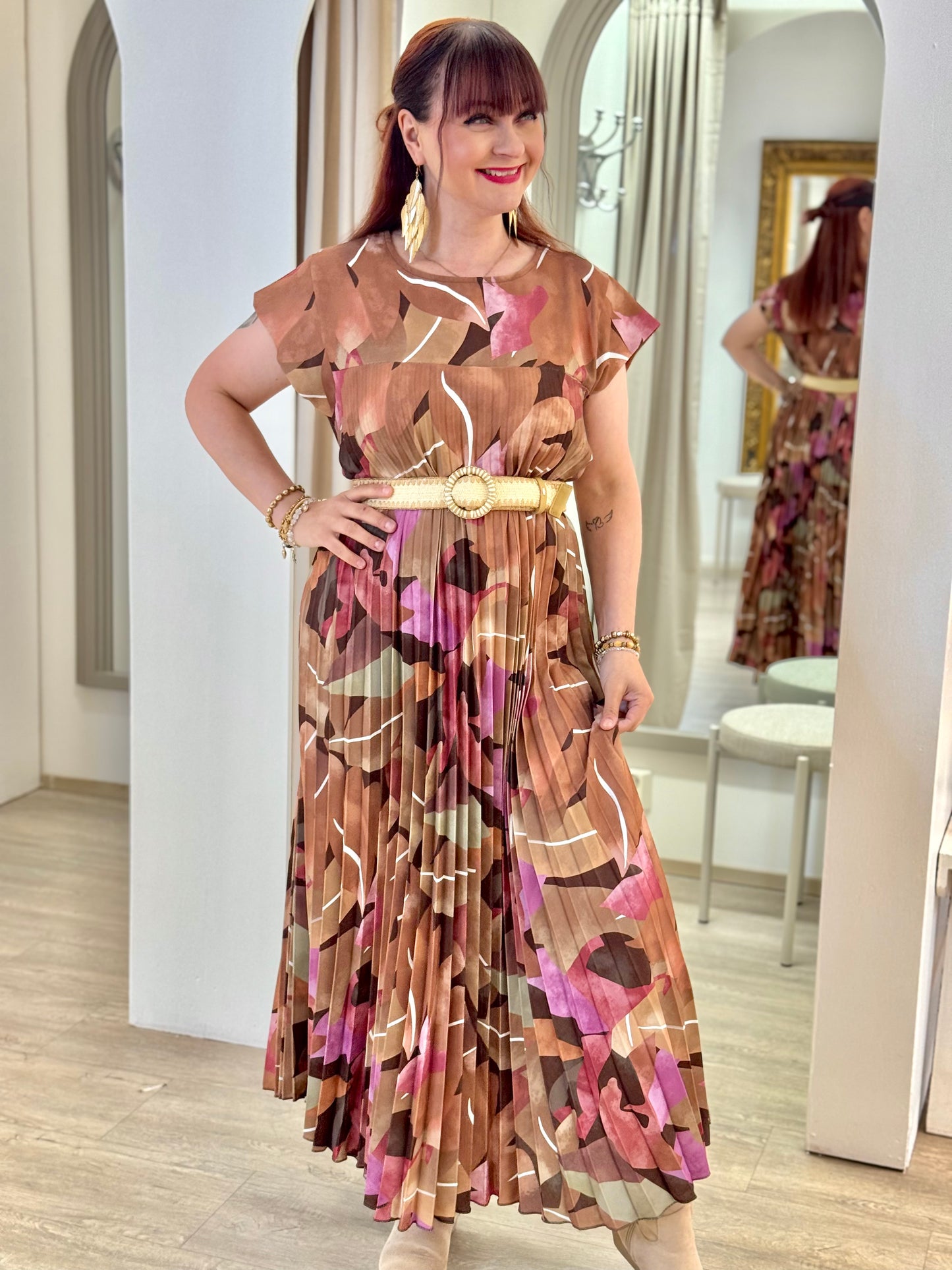 Plus size -mekko