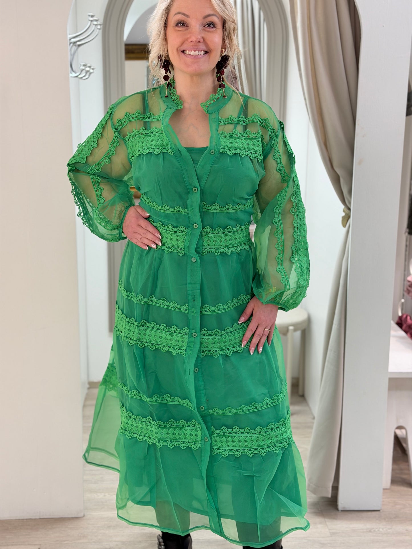 Solmittava mekko – Plus size