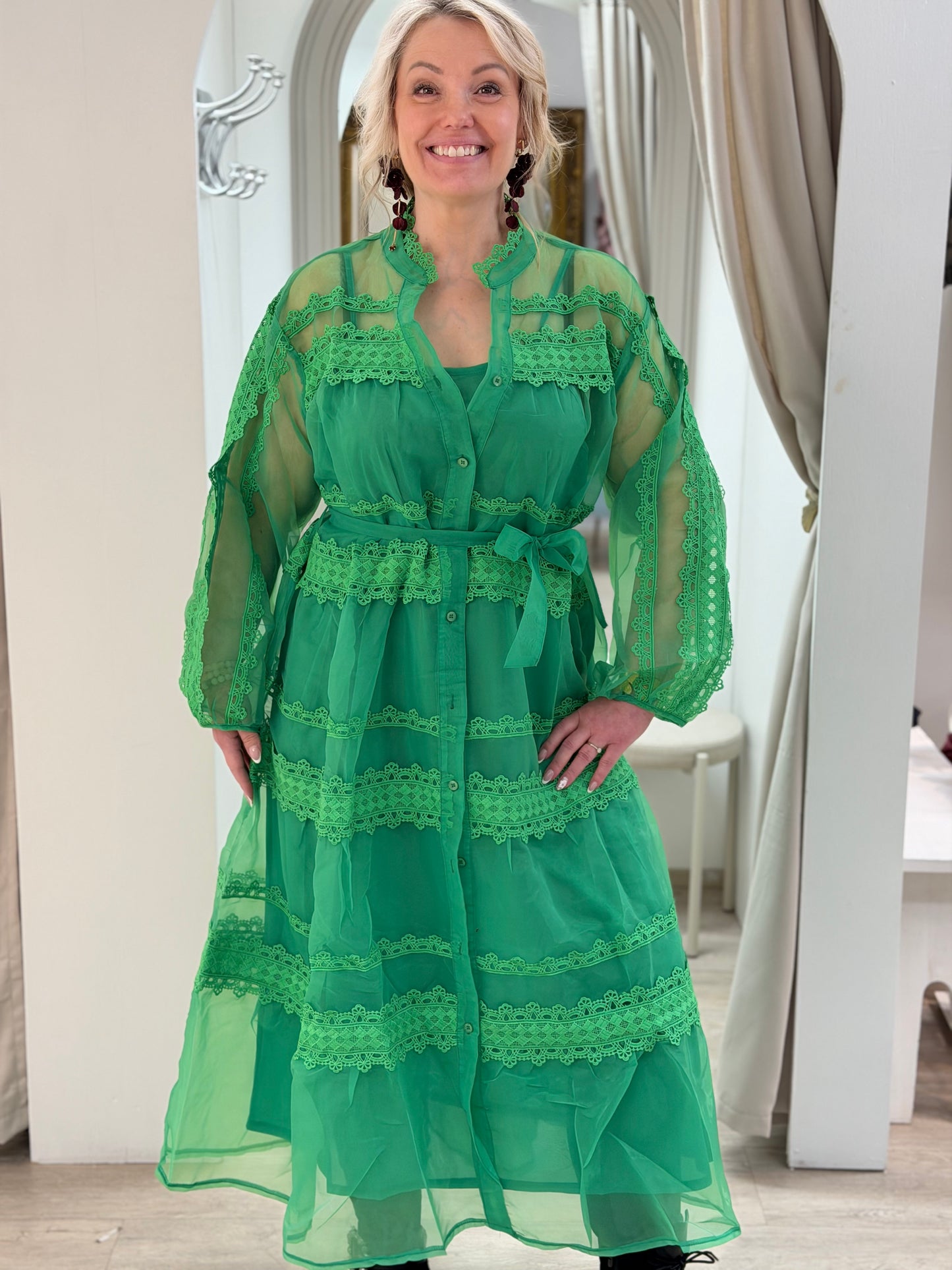 Solmittava mekko – Plus size