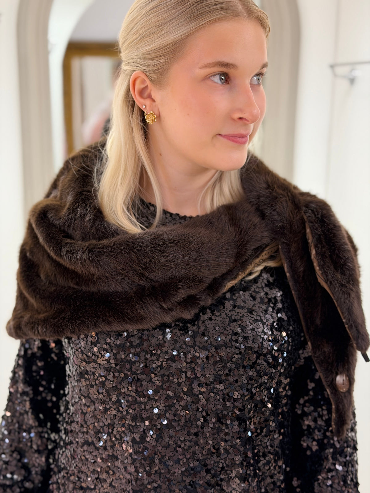 Paljetti juhlamekko